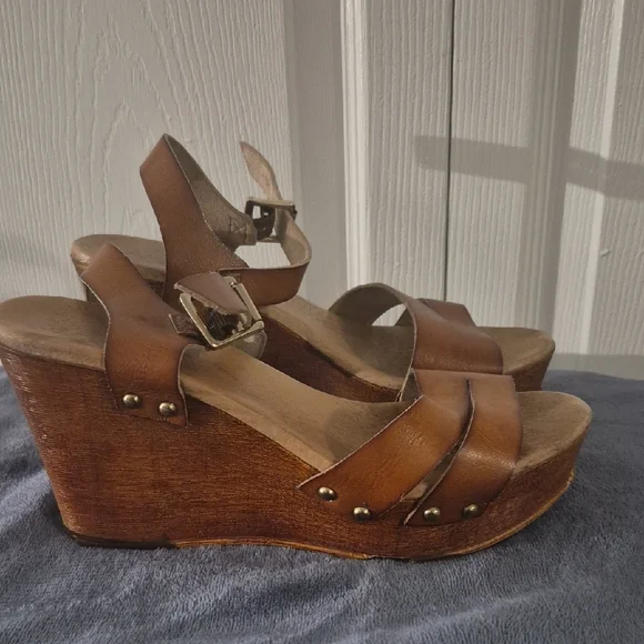 Aldo Women's Brown Leather Sandals - Picture 3 of 4